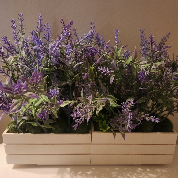 Lavender arrangement - Picture 1 of 2